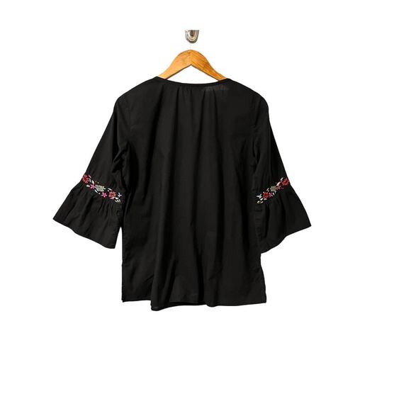 Norm Thompson Embroidered Top Size M Cotton Floral Boho Flutter Sleeve - Picture 2 of 11